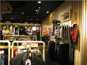 ONLY服装店