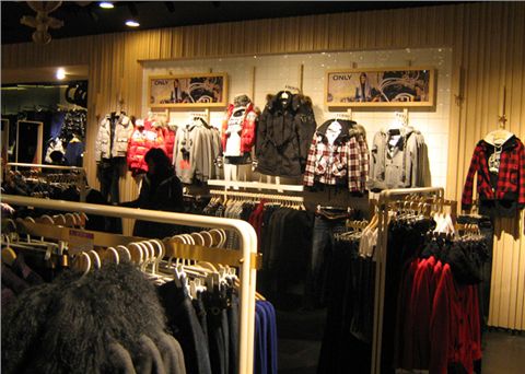 ONLY服装店装修材料