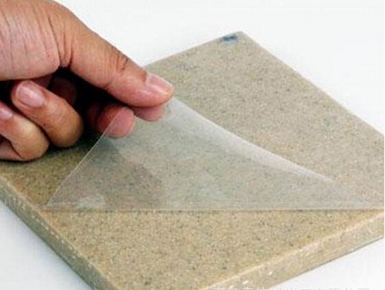 瓷砖上面的塑料保护膜怎样去除？