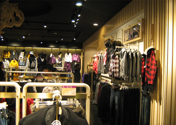 ONLY服装店装修材料