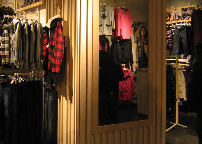 ONLY服装店装修材料